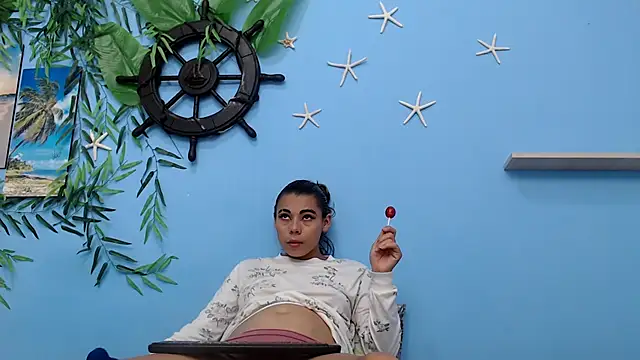 skinnysexy18 online show from July 17, 7:08 pm
