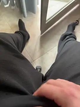 Snapshot of D4n13l47 chatting on March 3, 1:39 pm D4n13l47 online show from March 3, 1:39 pm