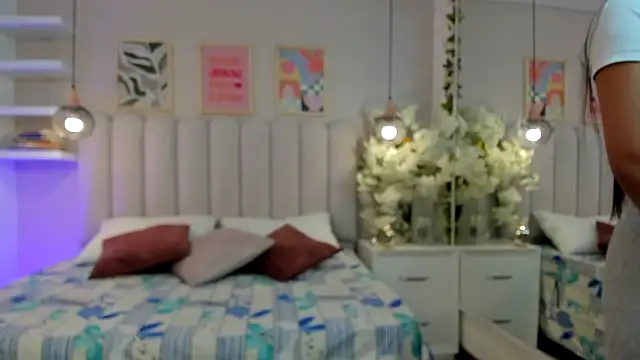 Mia Bailey  online show from March 25, 3:01 am