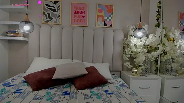 Mia Bailey  online show from March 27, 3:01 am