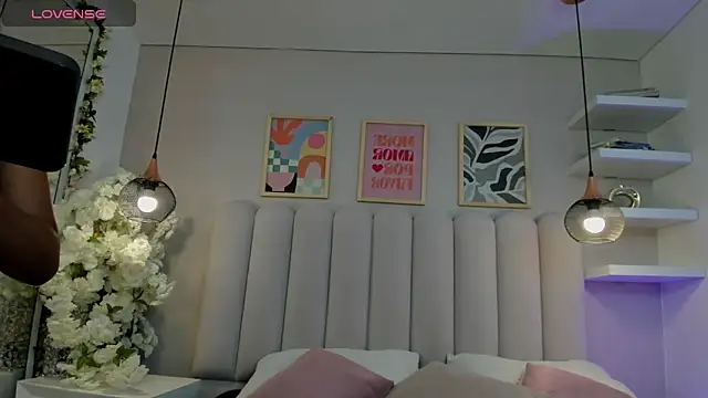 Snapshot of Mia_Bailey_ chatting on April 20, 3:09 am Mia Bailey online show from April 20, 3:09 am
