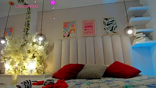 Snapshot of Mia_Bailey_ chatting on April 23, 3:19 am Mia Bailey online show from April 23, 3:19 am