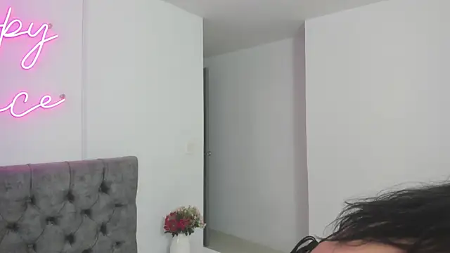 Snapshot of Evelin__thompsson chatting on May 9, 3:12 am Evelin thompsson online show from May 9, 3:12 am
