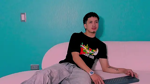 Snapshot of Youdoll_ chatting on February 26, 1:32 pm Youdoll online show from February 26, 1:32 pm