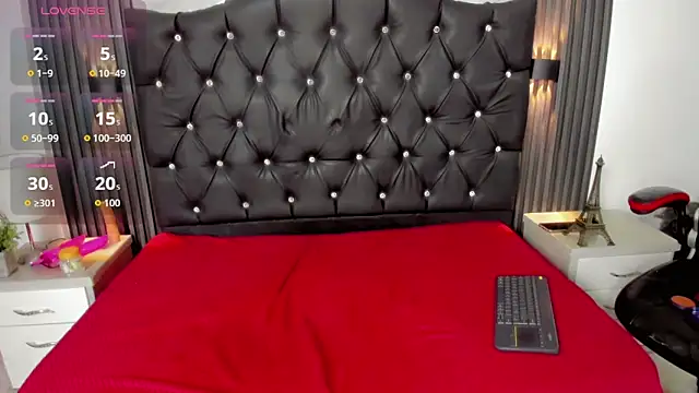 Snapshot of Valentina-Nova- chatting on May 19, 1:56 am Valentina-Nova- online show from May 19, 1:56 am