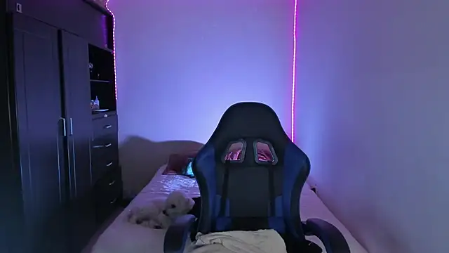 saradiazxxx online show from April 12, 6:18 am