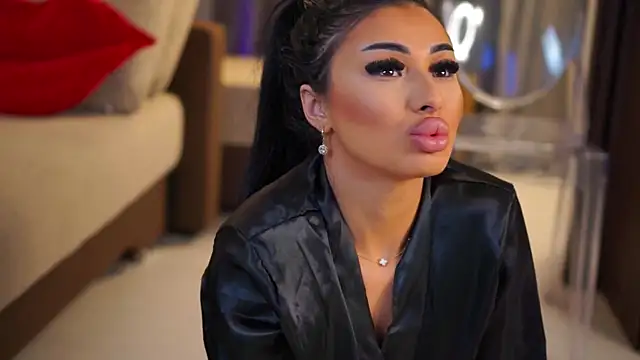 YanaSultana online show from April 10, 8:30 am