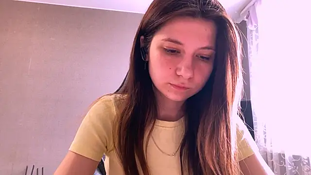 LunnaBliss online show from April 18, 8:07 am