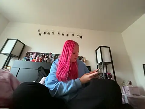 Snapshot of pinkhairfun16 chatting on February 21, 11:06 pm pinkhairfun16 online show from February 21, 11:06 pm