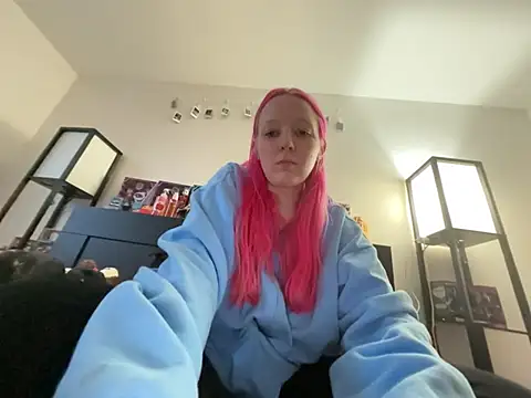 Snapshot of pinkhairfun16 chatting on February 22, 12:47 pm pinkhairfun16 online show from February 22, 12:47 pm