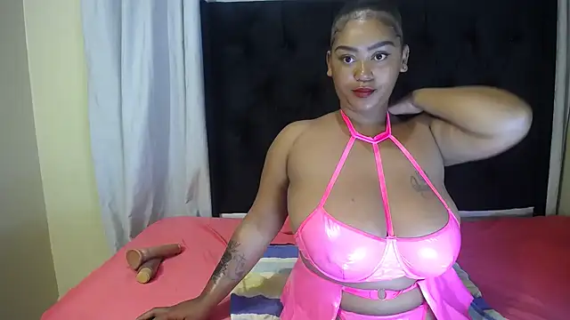 Snapshot of sexydiamond15 chatting on May 1, 3:55 am sexydiamond15 online show from May 1, 3:55 am