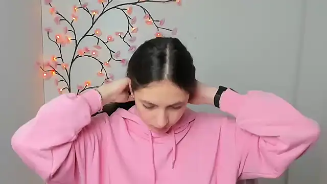 KissMeJulia online show from March 13, 6:20 am