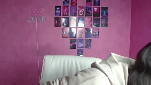 Snapshot of KissMeJulia chatting on May 15, 5:25 am KissMeJulia online show from May 15, 5:25 am