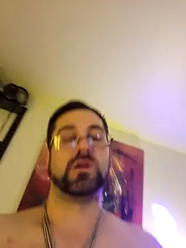 Snapshot of LargeLith chatting on April 29, 9:43 pm LargeLith online show from April 29, 9:43 pm