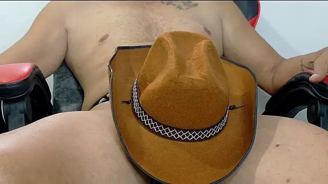 Snapshot of orionhot9 chatting on February 19, 7:21 pm orionhot9 online show from February 19, 7:21 pm