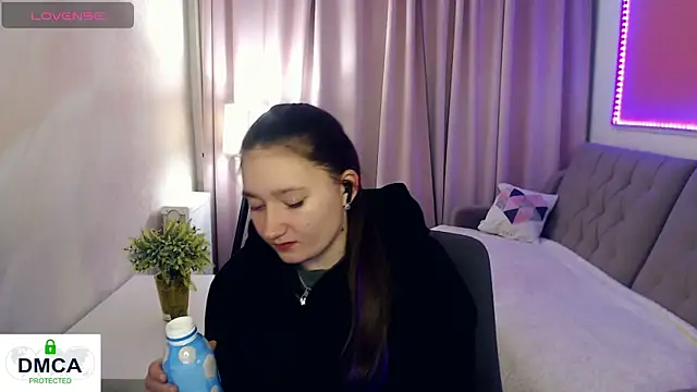 Snapshot of Sparkling_Starlet67 chatting on March 3, 2:12 pm Sparkling Starlet67 online show from March 3, 2:12 pm