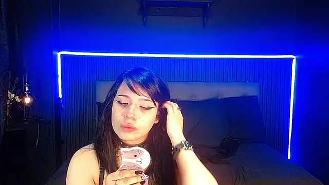 CHERRY DARCK online show from April 21, 2:01 pm