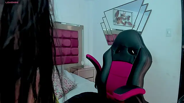 Snapshot of IrisBlume chatting on February 21, 12:06 pm IrisBlume online show from February 21, 12:06 pm