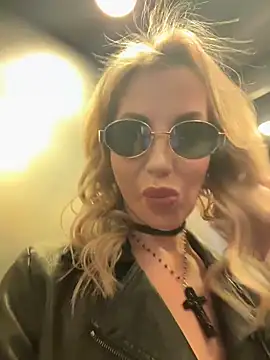 LisaMurr online show from March 20, 10:09 am