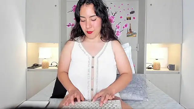 Snapshot of ElaRey_ chatting on April 29, 12:31 pm ElaRey online show from April 29, 12:31 pm