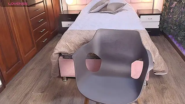 Snapshot of MoriahStorm chatting on June 4, 1:06 pm MoriahStorm online show from June 4, 1:06 pm