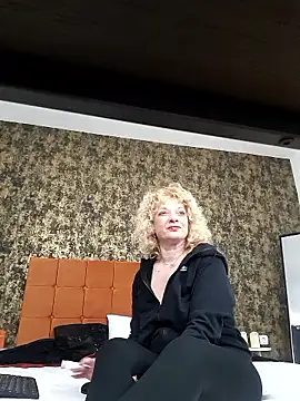 Snapshot of LaireeFelini chatting on February 28, 7:59 pm LaireeFelini online show from February 28, 7:59 pm