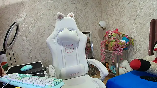 SelinaRussell online show from May 15, 2:35 pm