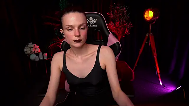 Snapshot of Wild_Alice_me chatting on February 19, 4:03 pm Wild Alice me online show from February 19, 4:03 pm