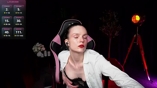 Snapshot of Wild_Alice_me chatting on February 24, 3:43 pm Wild Alice me online show from February 24, 3:43 pm