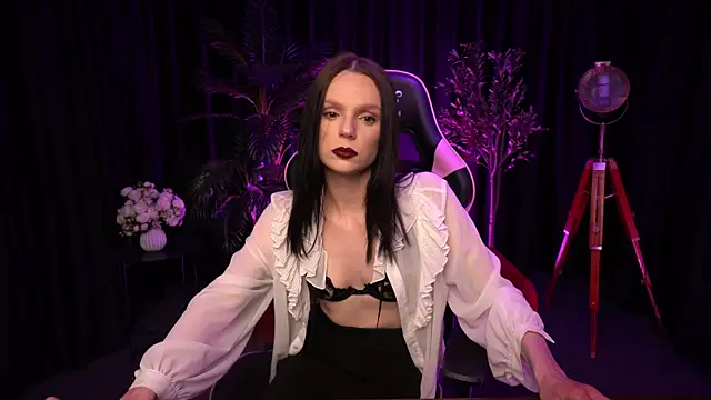 Snapshot of Wild_Alice_me chatting on April 18, 7:58 pm Wild Alice me online show from April 18, 7:58 pm
