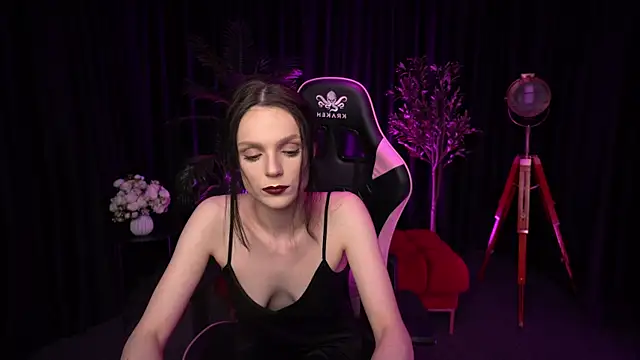 Snapshot of Wild_Alice_me chatting on April 19, 3:22 pm Wild Alice me online show from April 19, 3:22 pm