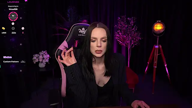 Snapshot of Wild_Alice_me chatting on April 29, 5:30 pm Wild Alice me online show from April 29, 5:30 pm