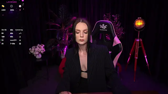 Snapshot of Wild_Alice_me chatting on May 1, 3:27 pm Wild Alice me online show from May 1, 3:27 pm