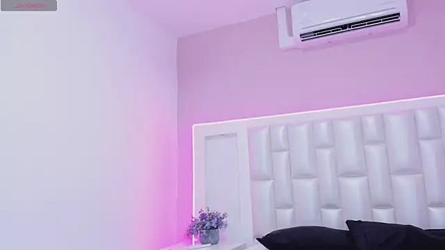 Liia Collins online show from April 11, 5:17 pm