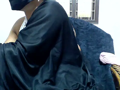 Snapshot of Angel_honeybear_143 chatting on February 22, 10:14 am Angel honeybear 143 online show from February 22, 10:14 am