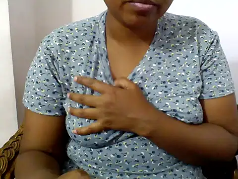 Snapshot of Angel_honeybear_143 chatting on February 25, 10:25 am Angel honeybear 143 online show from February 25, 10:25 am