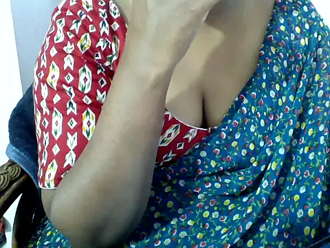 Snapshot of Angel_honeybear_143 chatting on February 27, 7:19 am Angel honeybear 143 online show from February 27, 7:19 am