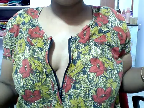 Snapshot of Angel_honeybear_143 chatting on June 25, 7:07 pm Angel honeybear 143 online show from June 25, 7:07 pm