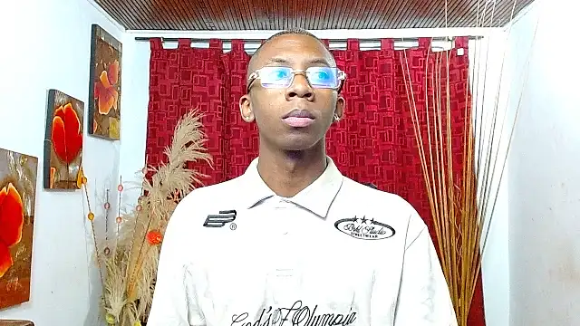 Snapshot of milo018 chatting on February 18, 9:27 am milo018 online show from February 18, 9:27 am