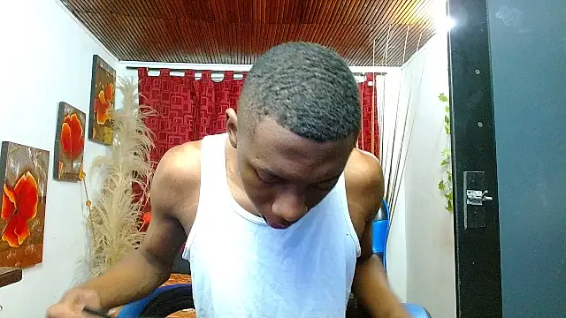 milo018 online show from March 5, 8:38 pm