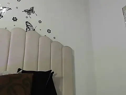 Snapshot of MaferNaughty4U chatting on February 24, 12:14 pm MaferNaughty4U online show from February 24, 12:14 pm