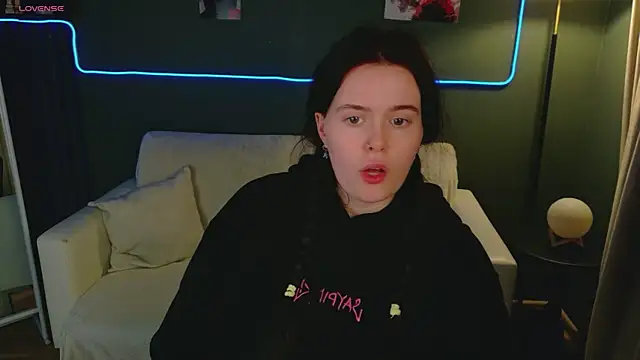 Snapshot of JustMira chatting on May 13, 9:44 pm JustMira online show from May 13, 9:44 pm