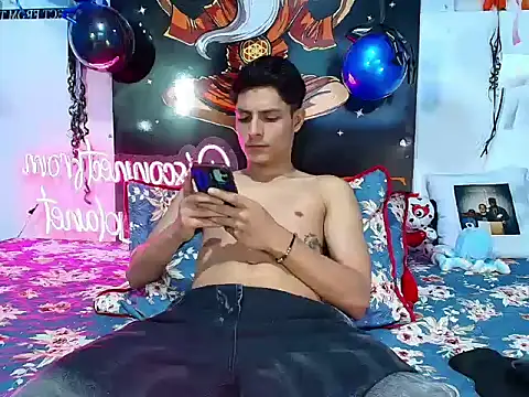 Snapshot of Eliassalvatore_ chatting on February 19, 3:52 pm Eliassalvatore online show from February 19, 3:52 pm