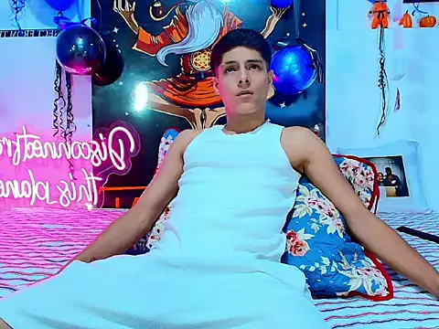 Snapshot of Eliassalvatore_ chatting on February 27, 8:53 pm Eliassalvatore online show from February 27, 8:53 pm