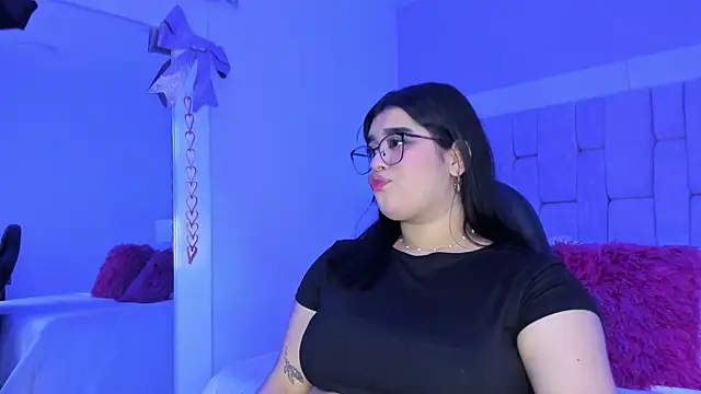 AnniJones online show from April 18, 3:10 am