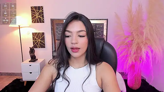 Snapshot of sara_stormy chatting on June 26, 12:20 pm sara stormy online show from June 26, 12:20 pm