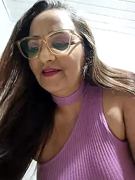 Snapshot of Noemipopi chatting on April 21, 11:51 pm Noemipopi online show from April 21, 11:51 pm