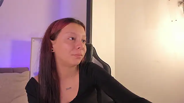 Snapshot of MelLove_ chatting on February 22, 8:18 pm MelLove online show from February 22, 8:18 pm