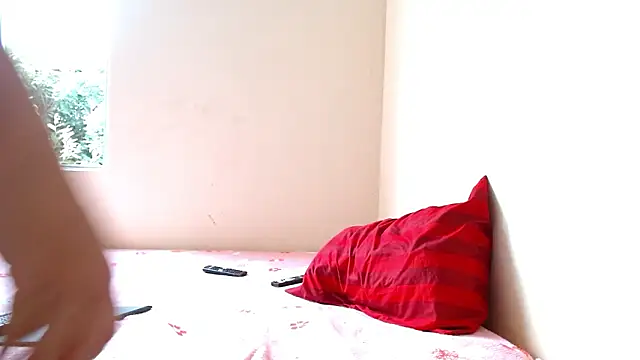 valkahot20 online show from March 12, 7:53 pm