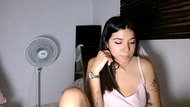 Snapshot of MiaDiamontLatin chatting on May 22, 3:02 am MiaDiamontLatin online show from May 22, 3:02 am